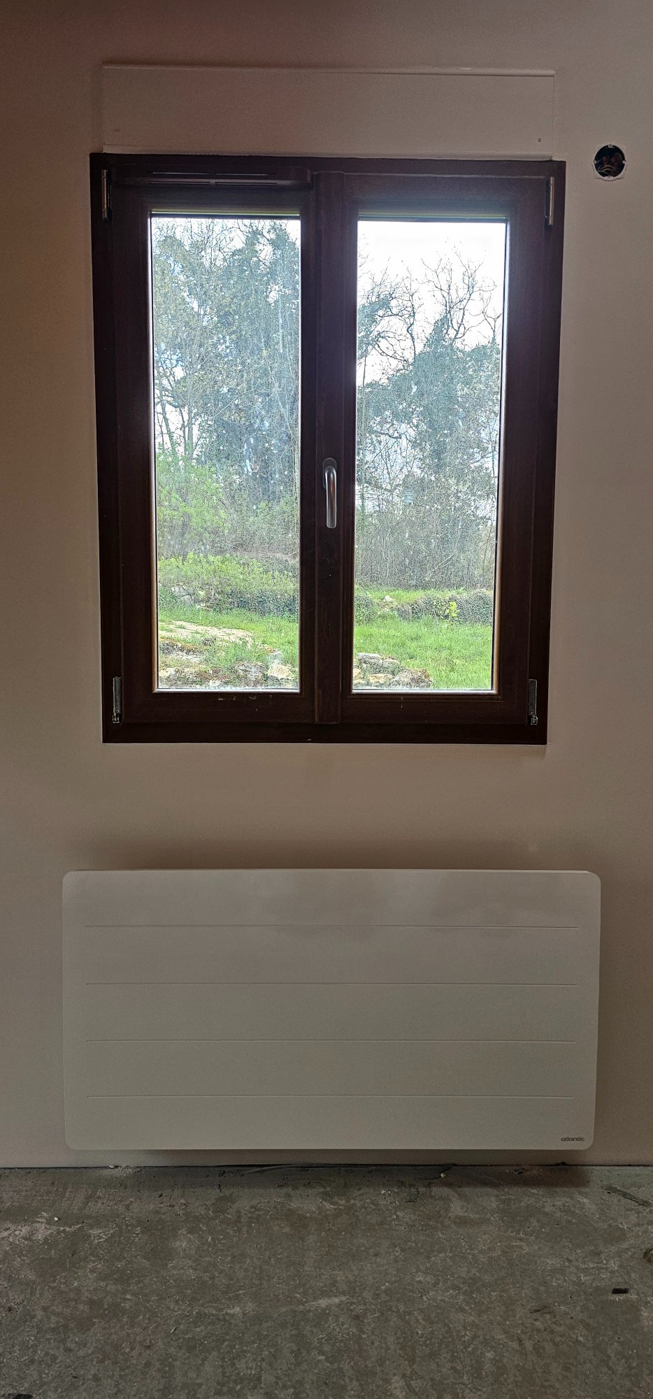 Radiateur Atlantic à inertie plaque de fonte installé à Yenne