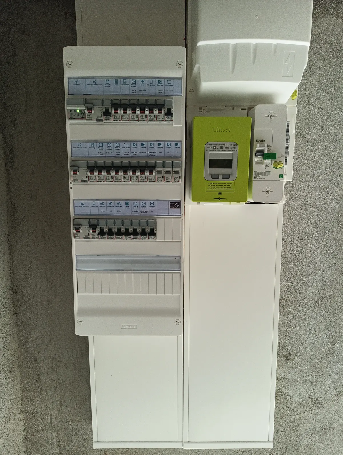 Tableau &eacute;lectrique et GTL neufs apr&egrave;s r&eacute;novation compl&egrave;te, Saint-Pierre-de-Curtille, Savoie